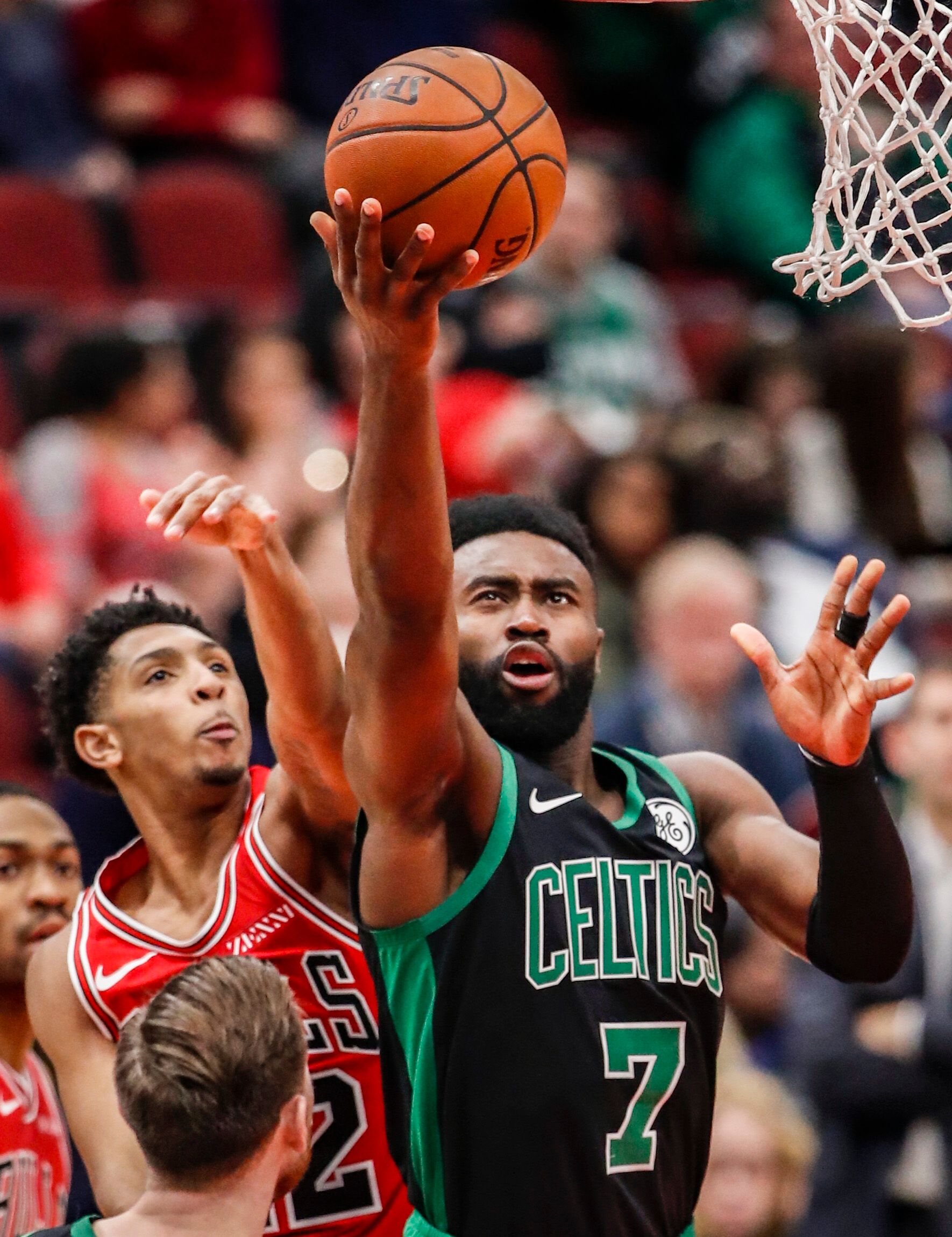 科林斯：我对保罗只有爱和尊重，但他不在这后确实安静了很多（科林斯：对保罗满怀敬意与爱，不过他离开后这里确实清静多了）