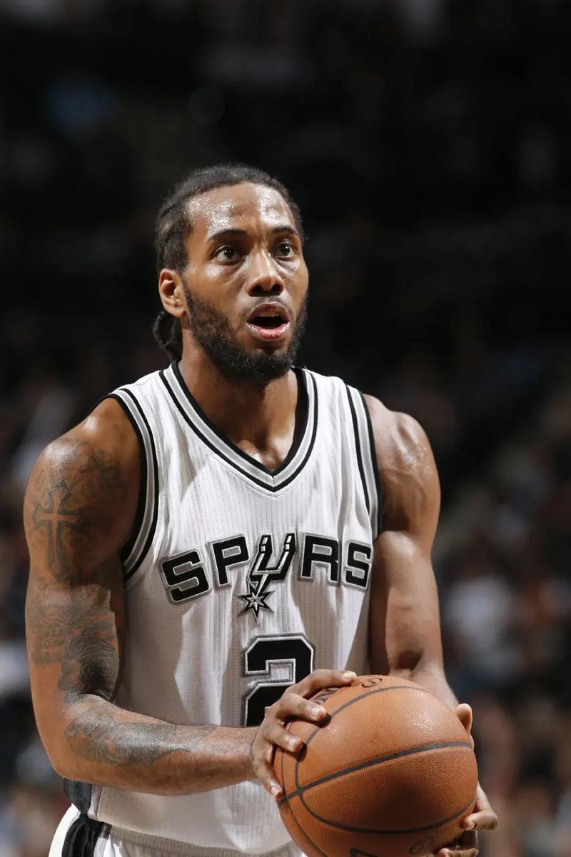 沃尔特马德：在英超踢球对我帮助很大；刚到纽卡时确实有压力（沃尔特马德：英超经历让我受益匪浅，初到纽卡压力不小）