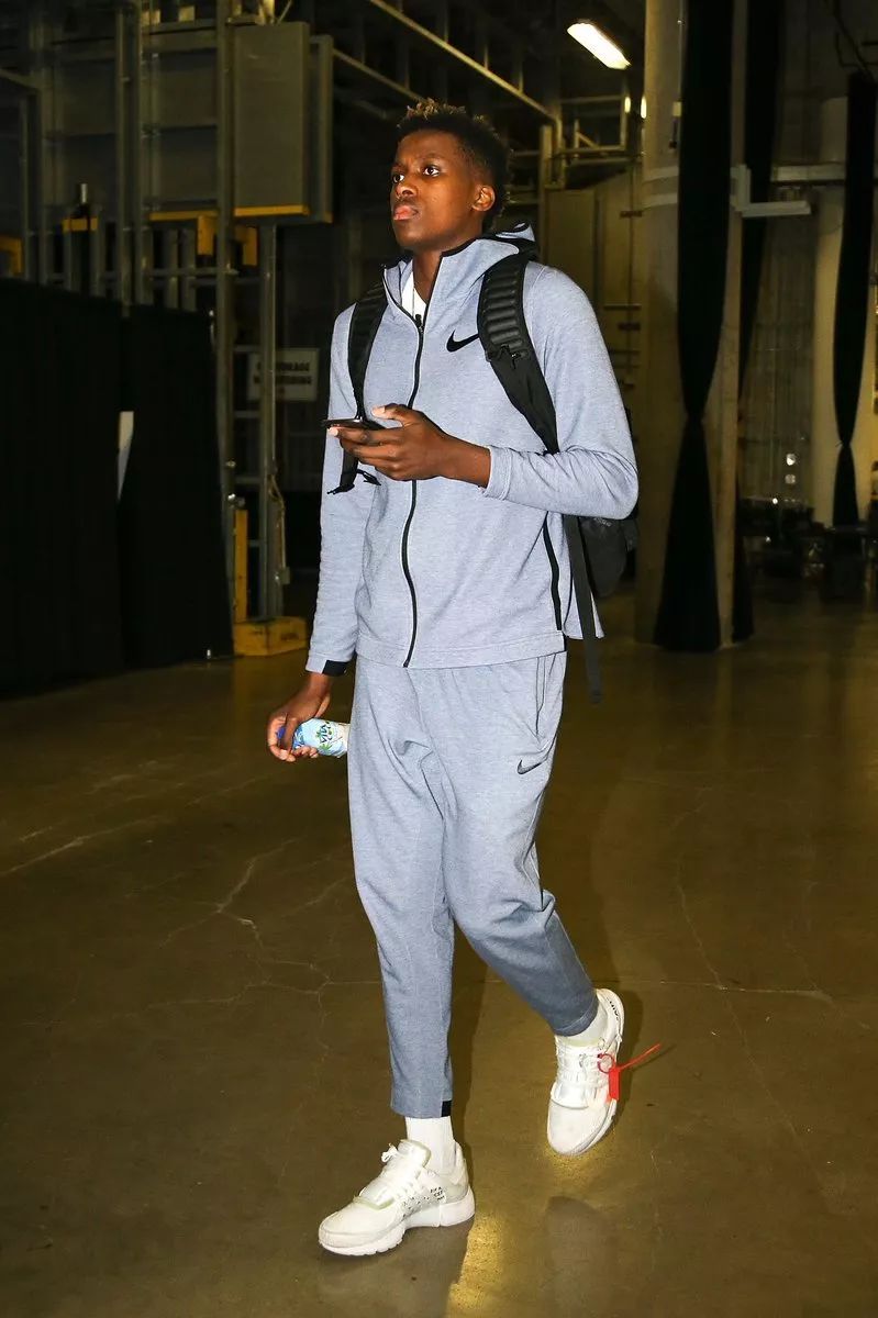 惨烈10连败！英格拉姆31+7+6场上想打瞌睡 双核缺席一人无力回天（苦吞10连败！英格拉姆31+7+6疲态尽显 双核缺席独木难支）