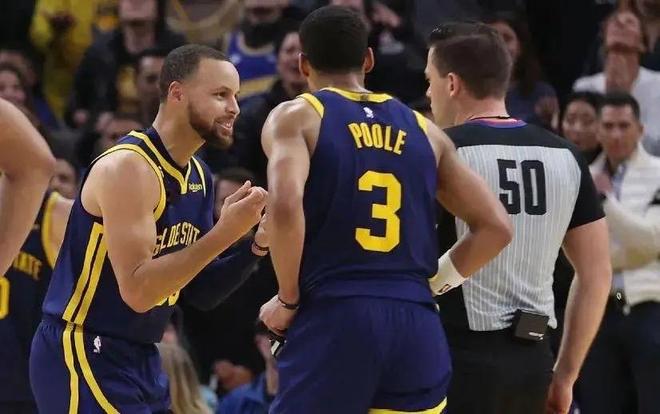 门兴格拉德巴赫vsRB莱比锡：诺伊豪斯、尼科-埃尔维迪首发，劳姆、古拉西奇出战（门兴格拉德巴赫迎战RB莱比锡：诺伊豪斯、尼科-埃尔维迪先发，劳姆与古拉西奇出场）