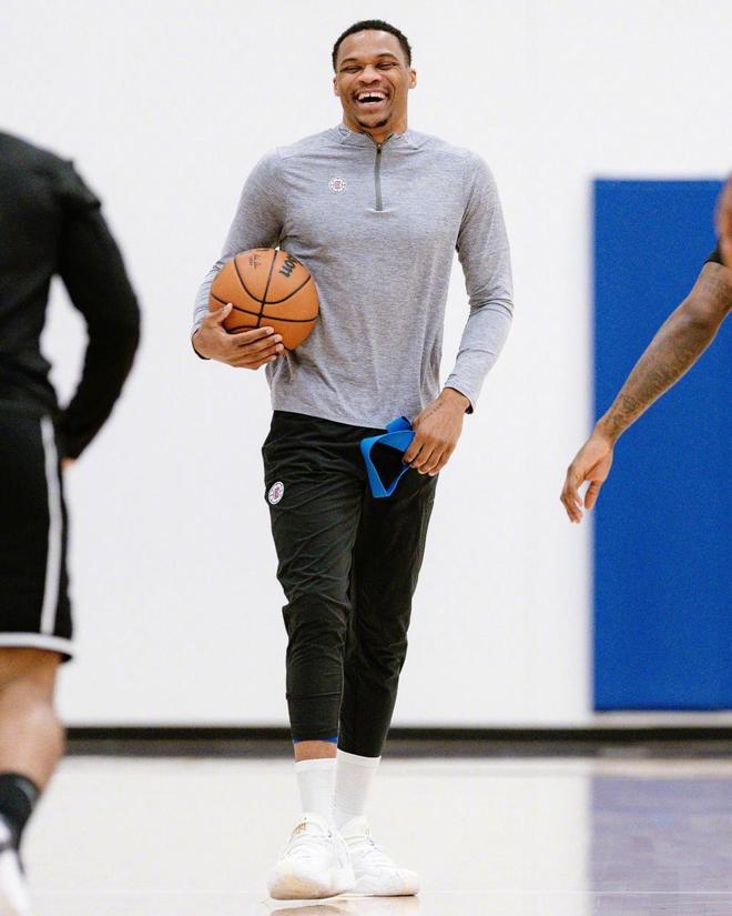 是否提前召回弗格森？许尔策勒：让我们看看一月份的情况吧（弗格森会提前回归吗？许尔策勒：一月再说）